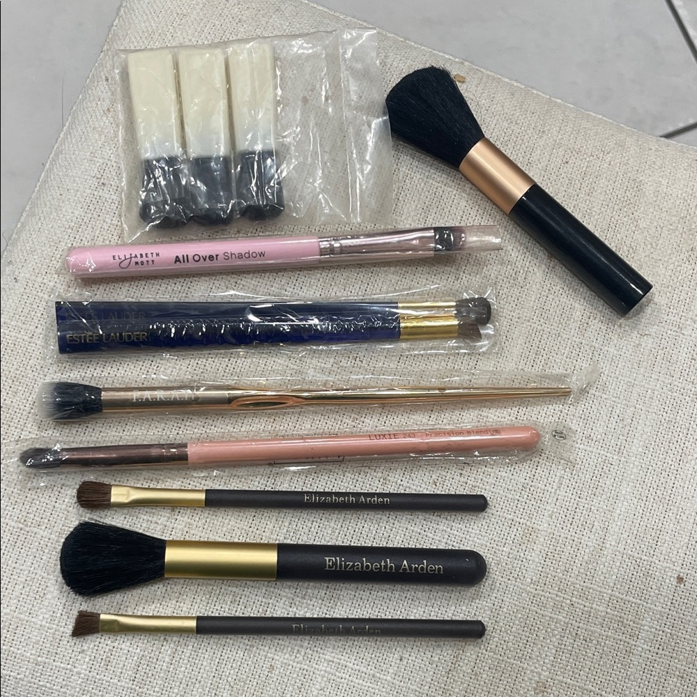 Bundle/Lot Makeup Brushes: Estee Lauder F.A.R.A.H Luxie Eliz Arden